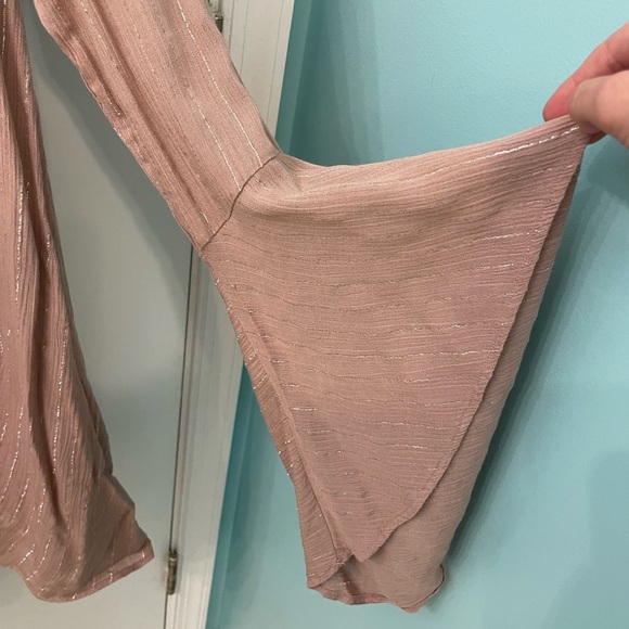 Mauve boxy style dress with flare sleeve. Deep V back - Picture 2 of 3